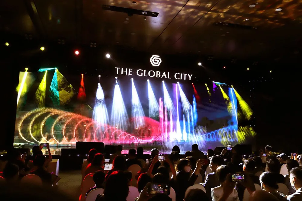 Khách hàng háo hức check-in tại sự kiện trải nghiệm The Global City