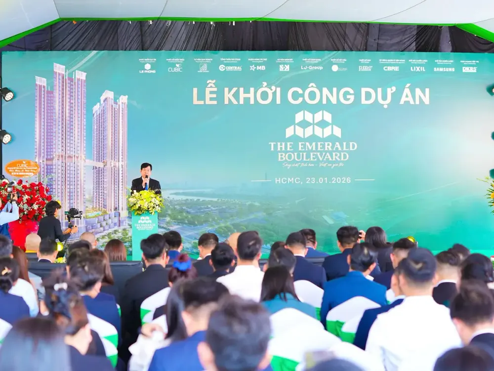 Ông Bùi Ngươn Phong, Chủ tịch HĐQT, Nhà sáng lập Hệ sinh thái Tập đoàn Lê Phong phát biểu tại Lễ khởi công dự án Khu căn hộ cao cấp The Emerald Boulevard.