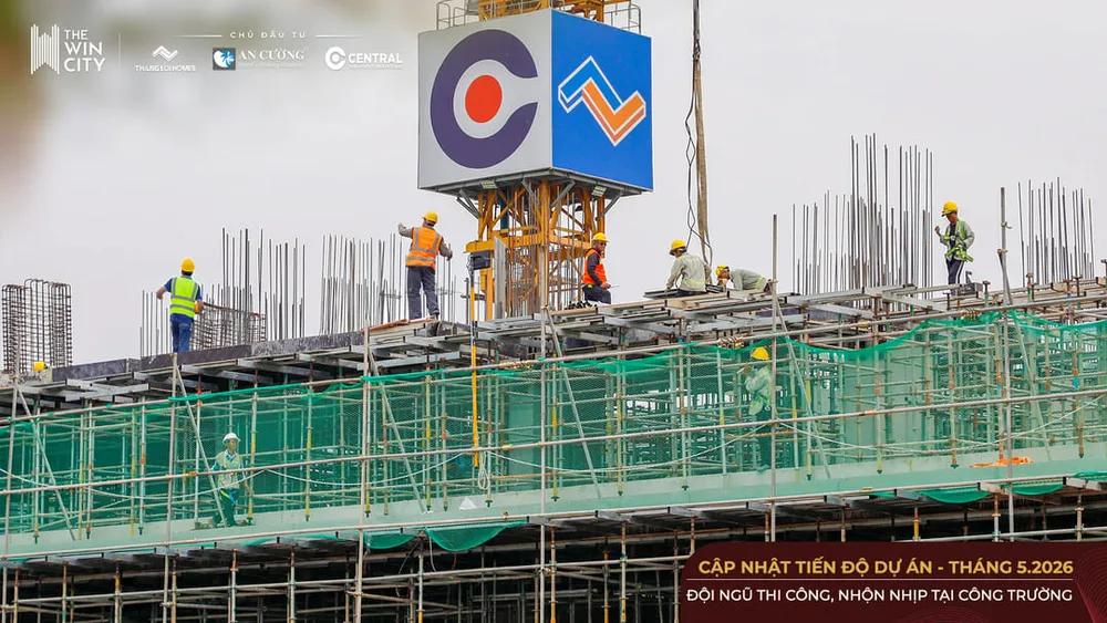 Công nhân thi công kết cấu sàn tại phân khu tháp căn hộ VIC 1 dự án The Win City