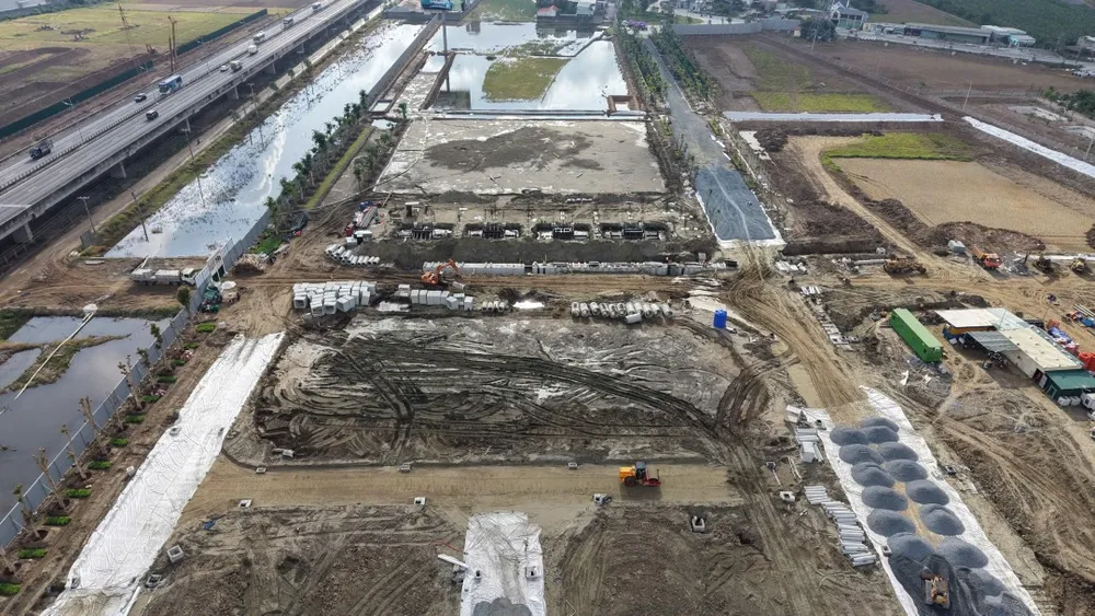 Toàn cảnh công trường Thanh Phú Centre Point tháng 05/2026 nhìn từ flycam cho thấy nhịp độ thi công khẩn trương.