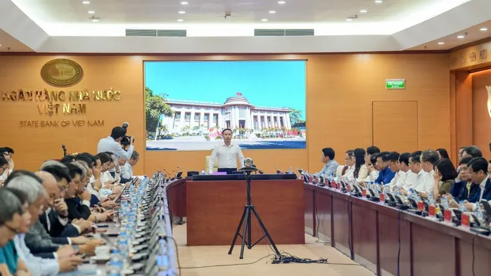 Thống đốc Ngân hàng Nhà nước Việt Nam Phạm Đức Ấn chủ trì cuộc họp về triển khai công tác ngân hàng với đại diện 46 ngân hàng thương mại. Ảnh: Thời báo Ngân hàng